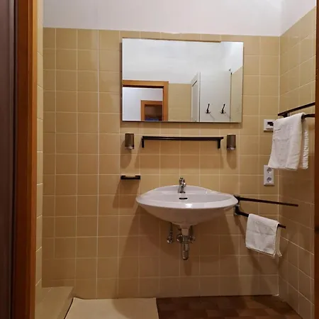 Haus Am - Der Idyllische Privatsee Nahe Wien Semesterbostad *